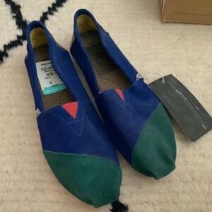 Toms Classic Women's Shoes in Size 8 Cobalt Montage Multi Colored